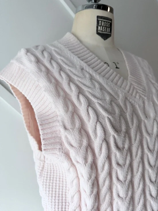 Aritzia Sunday Best Cable Knit Sweater Vest Pink XS| Preppy Cropped V-Neck - Picture 6 of 13